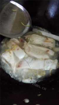 美味的糖醋鱼腩做法图解5)