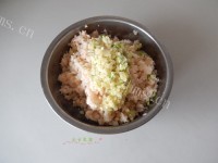 家常香炸藕丸子做法图解3)