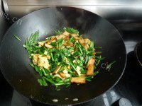 五味俱全的豆干炒韭菜