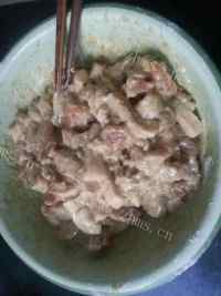 美味小酥肉蒸碗做法图解3)