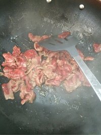 珍馐美味的芹菜炒牛肉做法图解4)