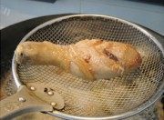 美味的香辣炸鸡腿做法图解6)