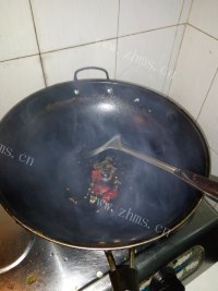 诱人的辣炒藕丁做法图解4)