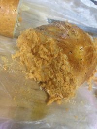 喷香的肉松面包卷做法图解8)