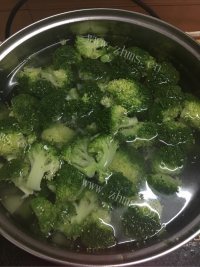 特色菜西兰花炒肉做法图解4)