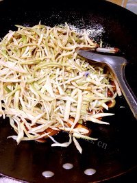 家常菜干豆角炒肉做法图解6)