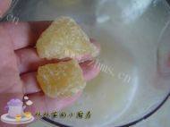 美味的银耳雪梨汁做法图解5)