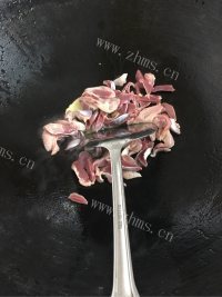 美味的黄瓜干炒鸡胗做法图解3)