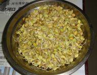 家常菜五花肉炒黄豆芽做法图解1)