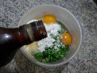 韭菜蟹柳鸡蛋饼做法图解5)
