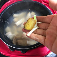 简单易学的美味电饭煲酱香五花肉做法图解5)