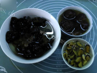 好喝的香菇木耳淡菜汤做法图解3)