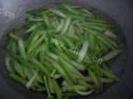 芹菜炒土豆片做法图解3)