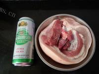 家常啤酒焖肉做法图解1)