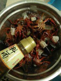 美味的麻辣小龙虾做法图解7)