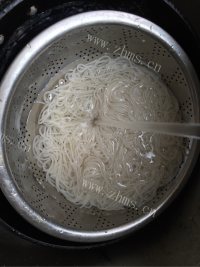 海鲜炒粉做法图解4)