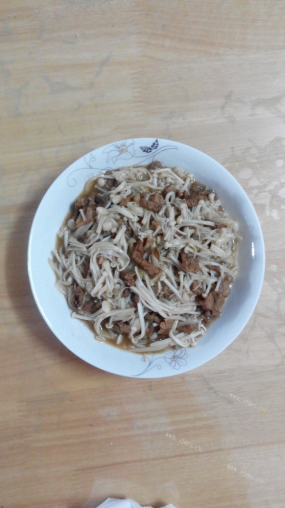 芳香四溢的金针菇炒肉丝