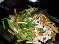 豆干炒芹菜自制做法图解12)
