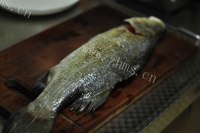 美味的椒香桂鱼做法图解2)
