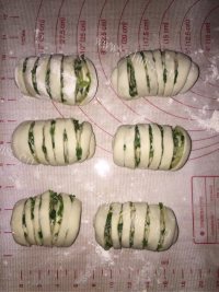 自制葱油饼做法图解12)