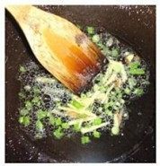 美味的黄花菜烧猪肉做法图解5)