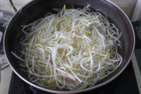 孩子爱吃私房炝拌豆芽做法图解8)