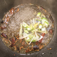 美味的小酥肉蒸碗做法图解11)