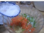 好吃又营养的虾仁鸡蛋羹做法图解2)