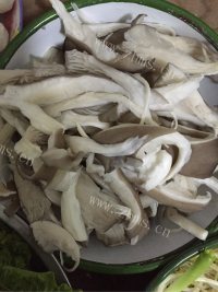 色泽鲜亮的清汤火锅做法图解8)