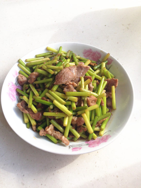 香甜可口的蒜苔肉片