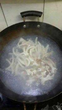 口感不错的凉拌鱿鱼做法图解3)