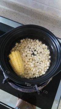 喷香的玉米蛋花羹做法图解3)