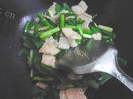 美味的韭菜炒肉片做法图解5)
