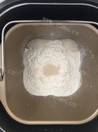 脆底蜂蜜小面包做法图解1)