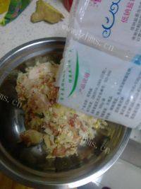 自己做的豆腐皮卷肉做法图解4)