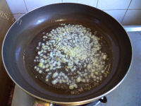 美味的九层塔炒薄壳做法图解4)