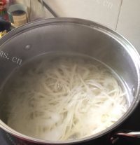 好吃的杂菜炒干面条做法图解4)