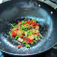 家常菜双椒炒腊肉做法图解8)