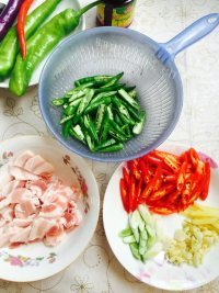 五味俱全的农家小炒肉做法图解2)