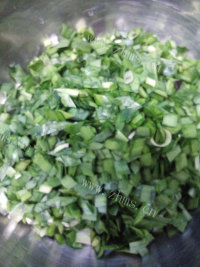美味的韭菜虾仁水饺做法图解3)