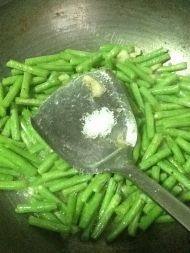 美味的清炒豇豆做法图解5)
