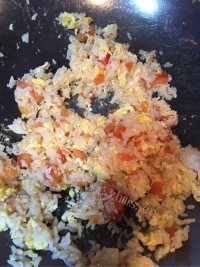 美味的番茄蛋炒饭做法图解6)