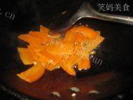家常菜胡萝卜烧豆腐做法图解4)