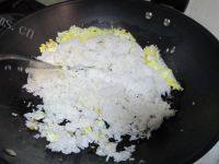 家庭版黄金炒饭做法图解5)