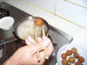 美味的香炸藕丸子
