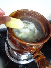 味道不错的莲藕排骨汤做法图解7)