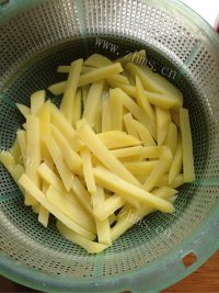简单的炸土豆条做法图解4)