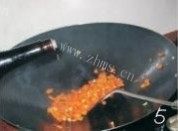 胡萝卜丁蛋炒饭做法图解5)
