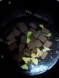 美味的鸭血粉丝汤做法图解3)