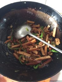 家常菜辣椒炒豆干